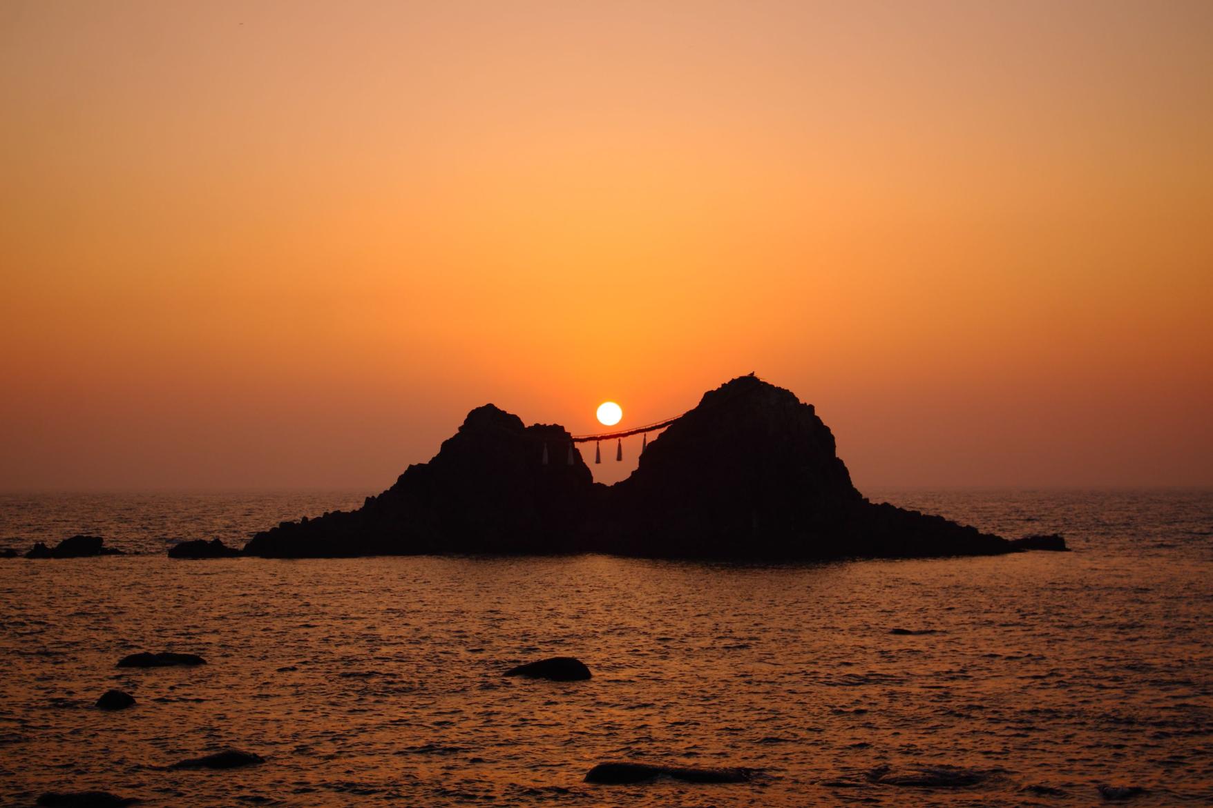 二見ヶ浦の夏至の夕日-0