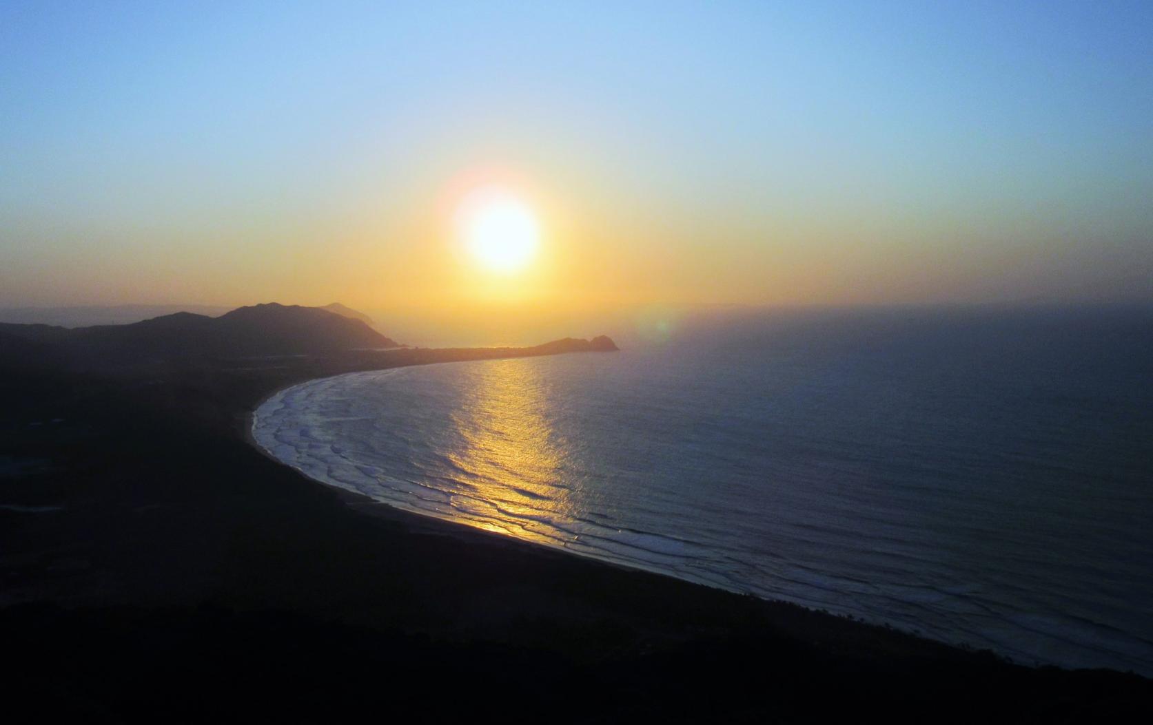 青松の海岸線から望む夕日「幣の浜（にぎのはま）」-1