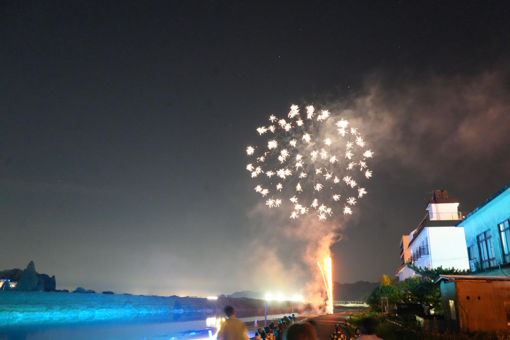 花火大会で締めくくり-1