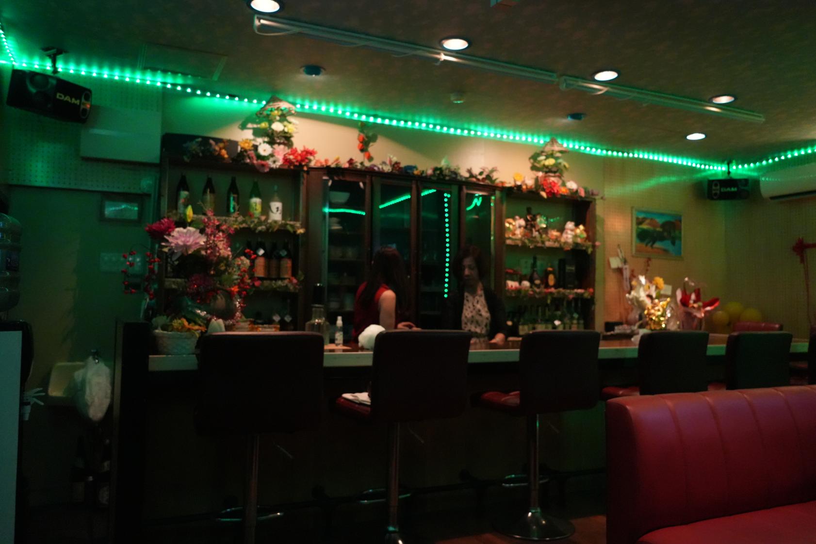 スナック「Destiny」で夜更けまで-2