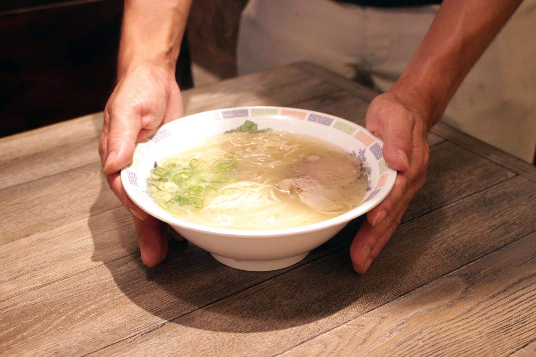 7.「290円」の激安ラーメン！博多ラーメン はかたや【福岡エリア】-4