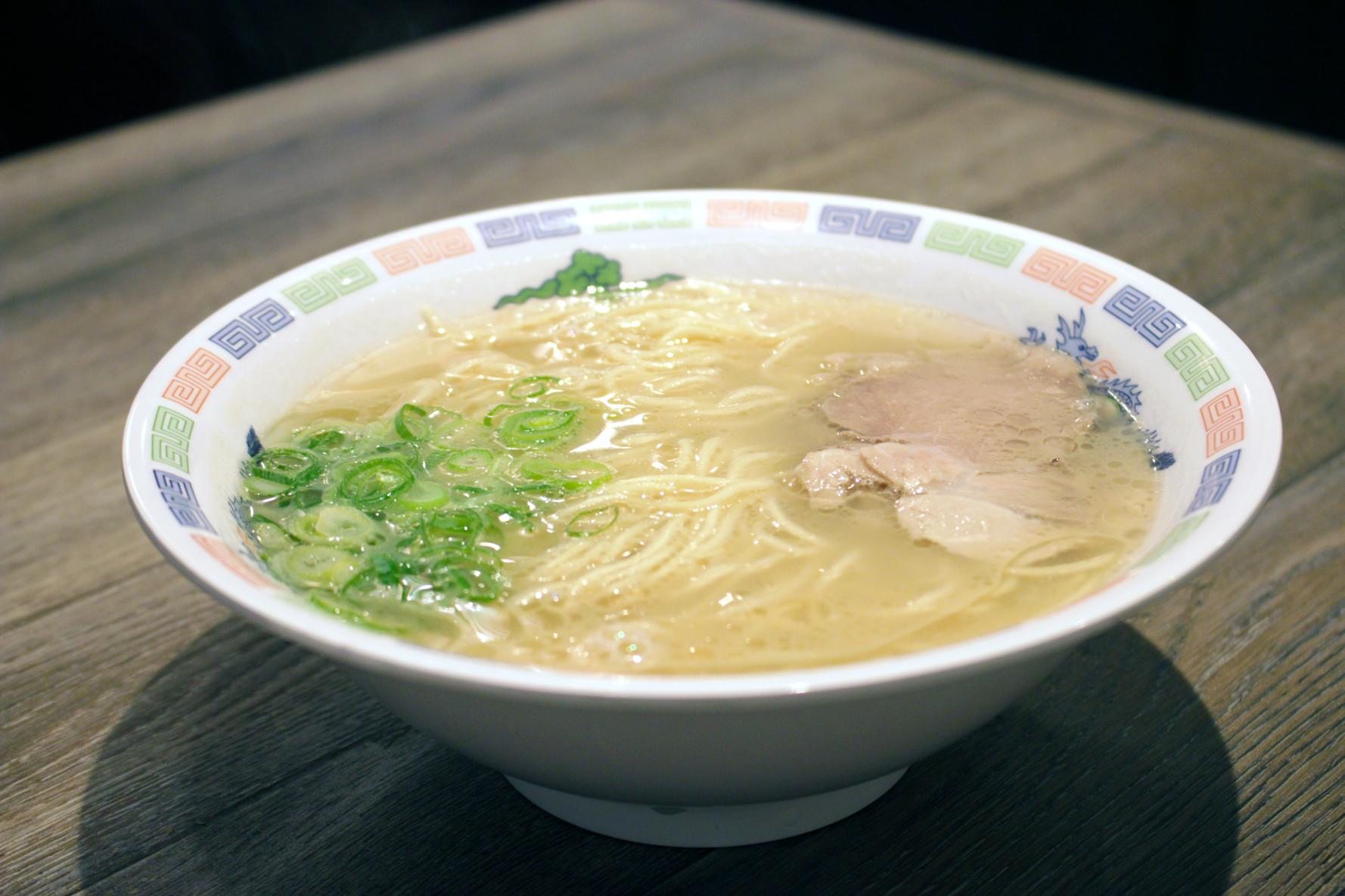 7.「290円」の激安ラーメン！博多ラーメン はかたや【福岡エリア】-3