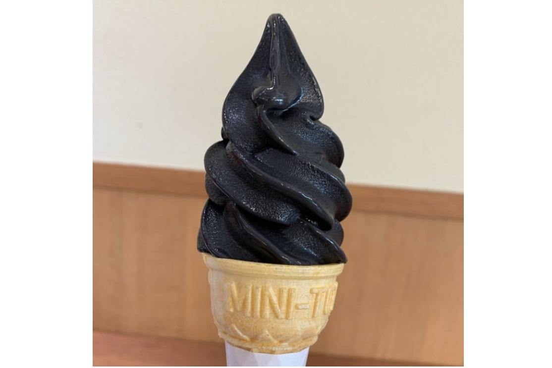 石炭ソフトクリーム-4