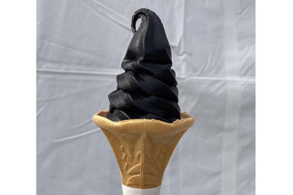 石炭ソフトクリーム-5