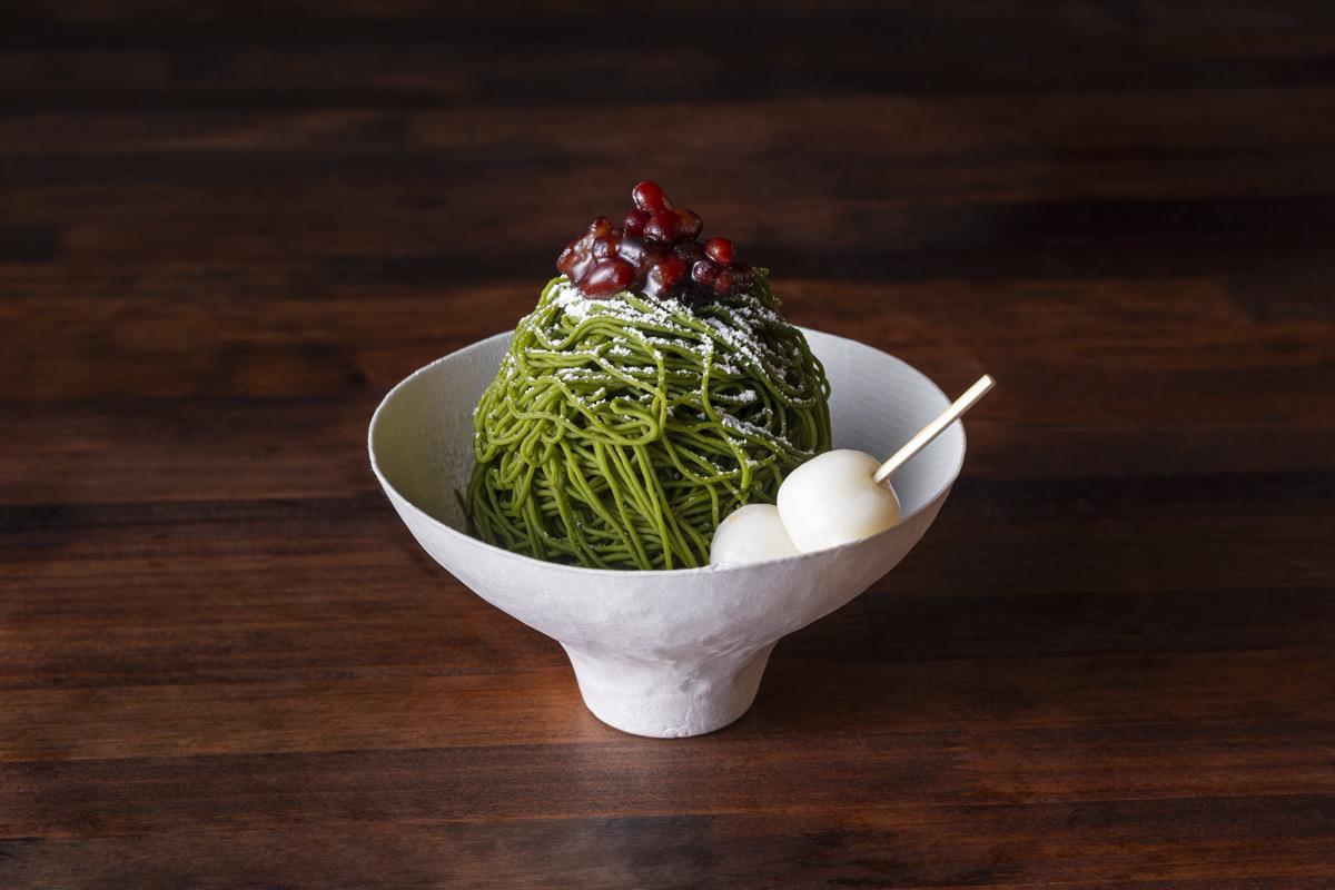 真っ黒コーンのソフトクリーム-3