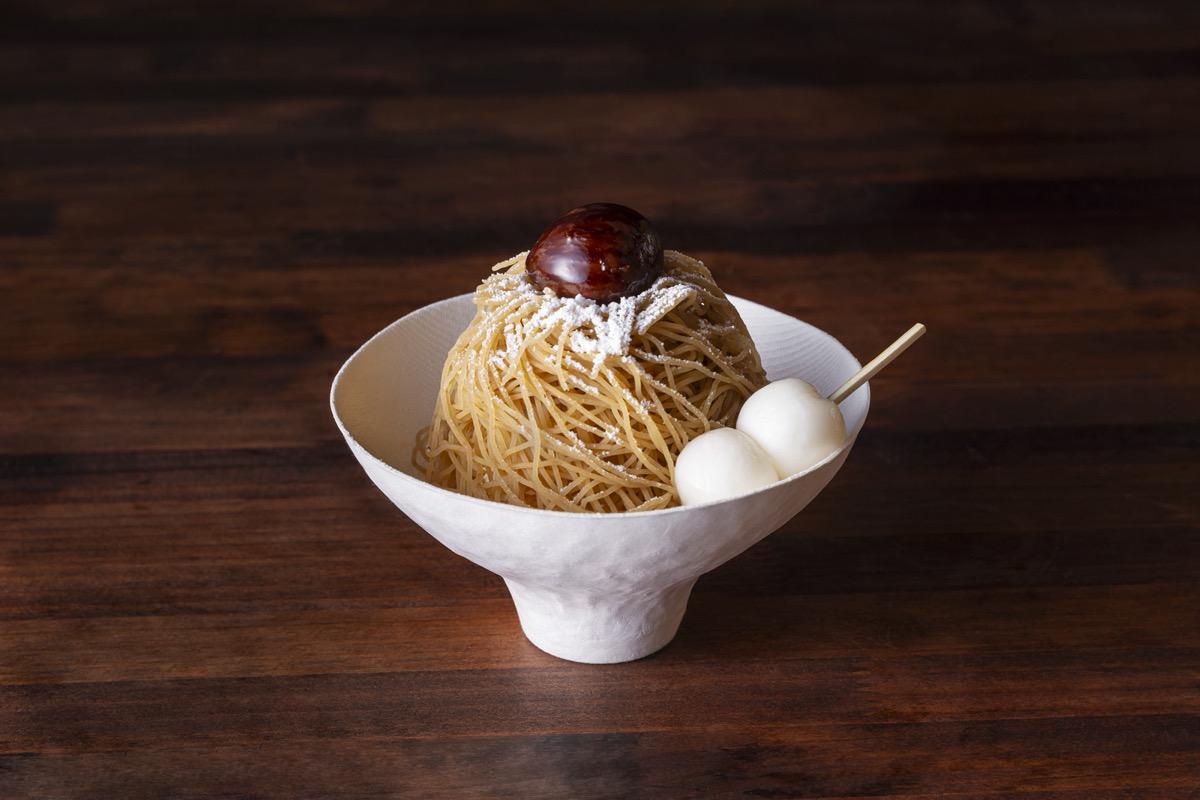 真っ黒コーンのソフトクリーム-2