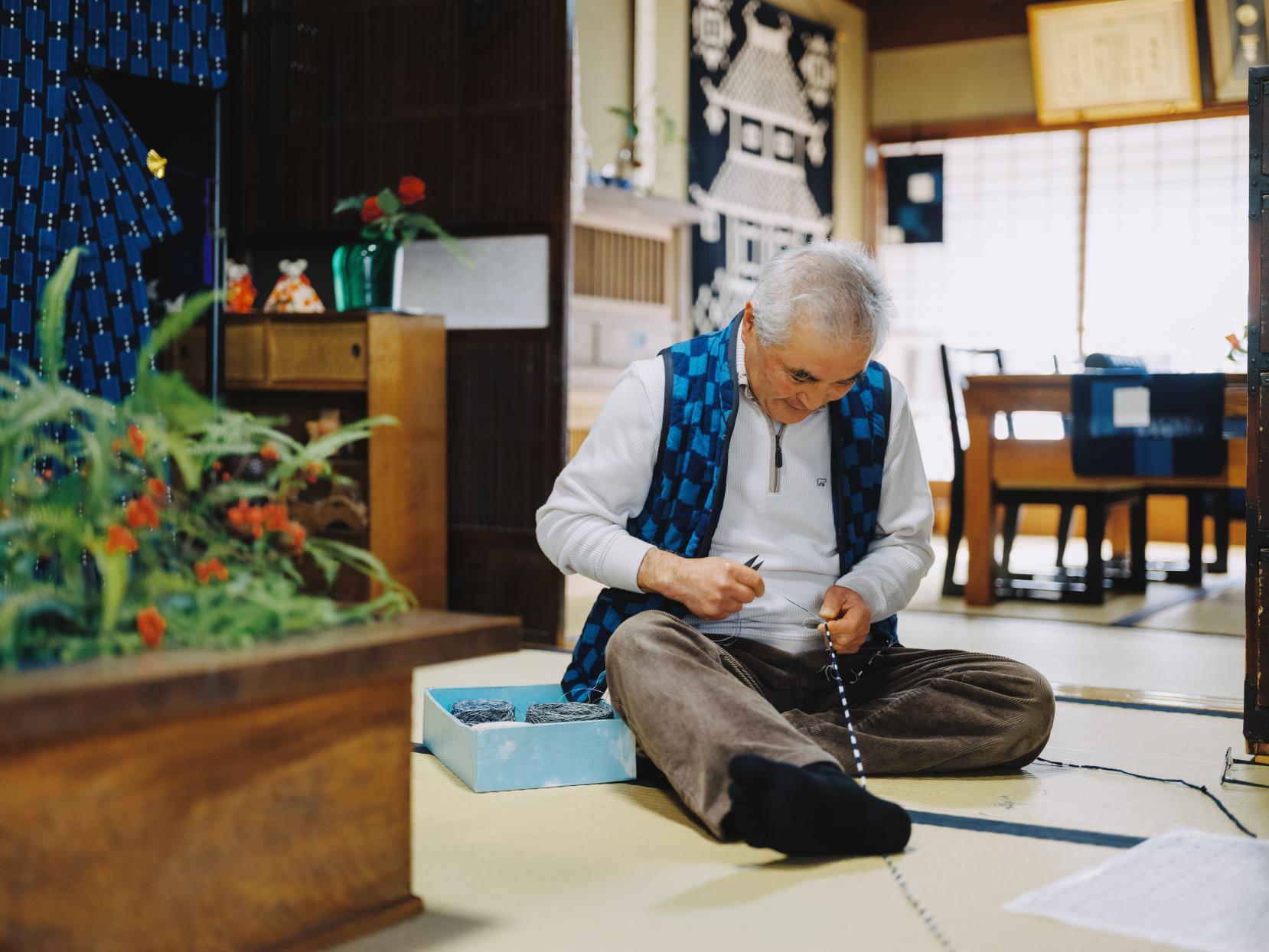 糸をほどくと現れる、白-0