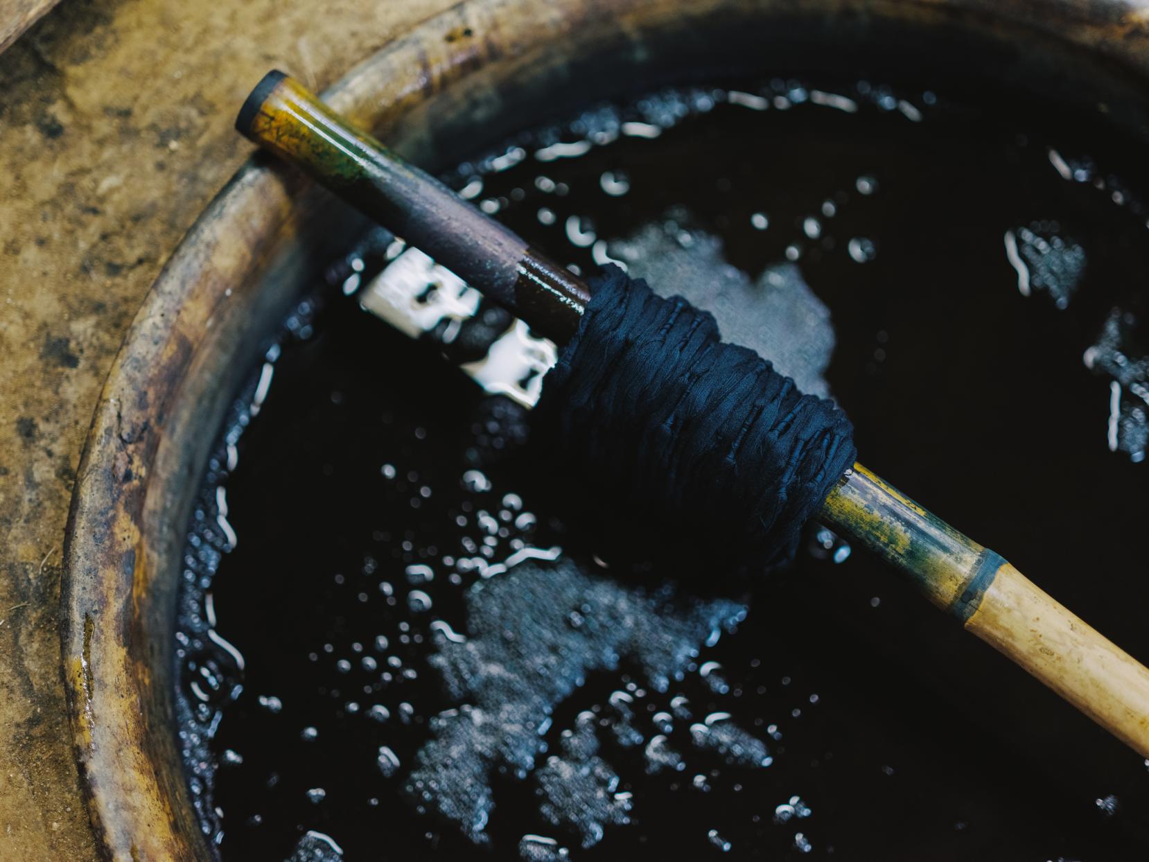 40回も色を重ねる藍の糸-1