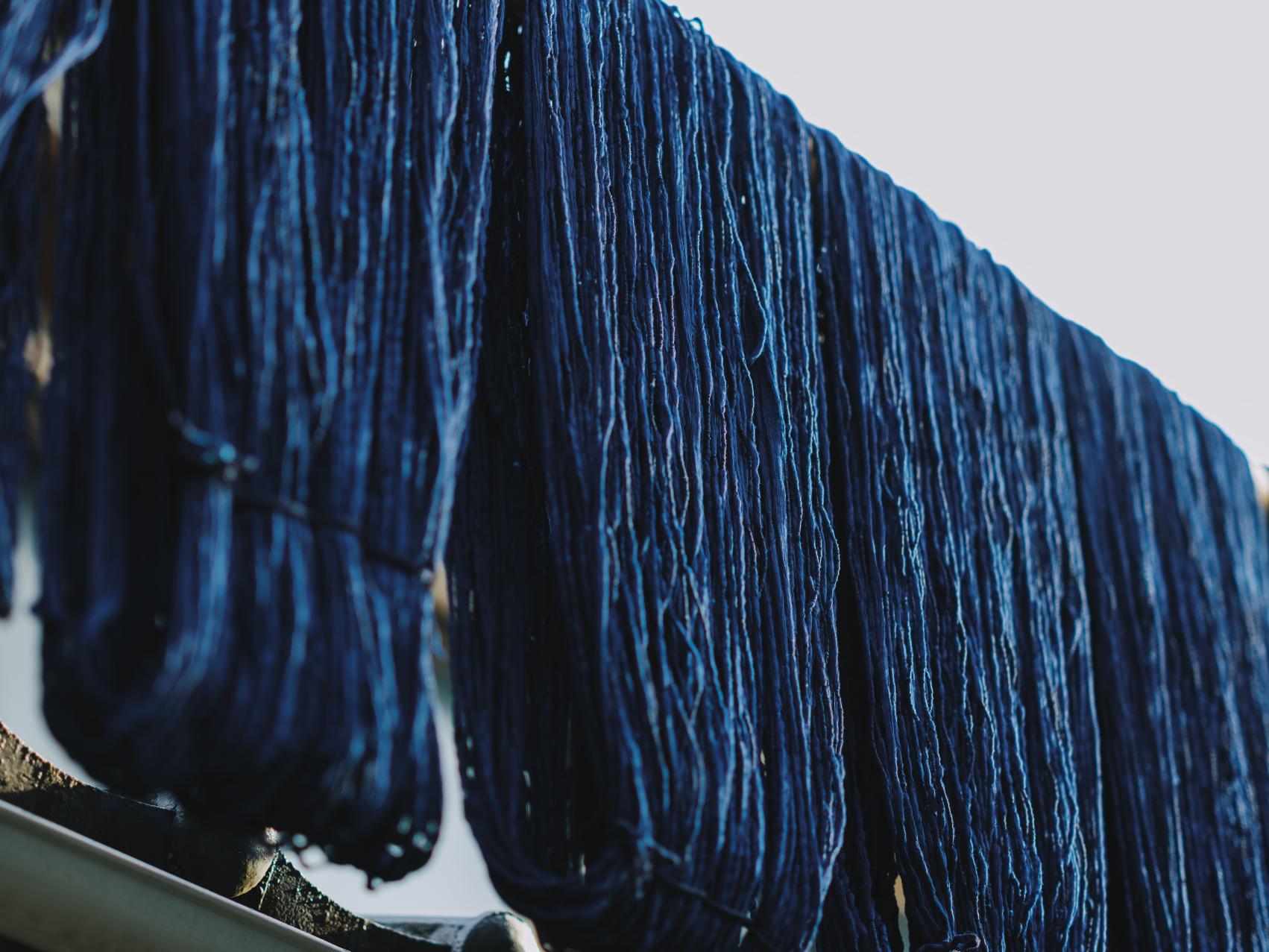 40回も色を重ねる藍の糸-3