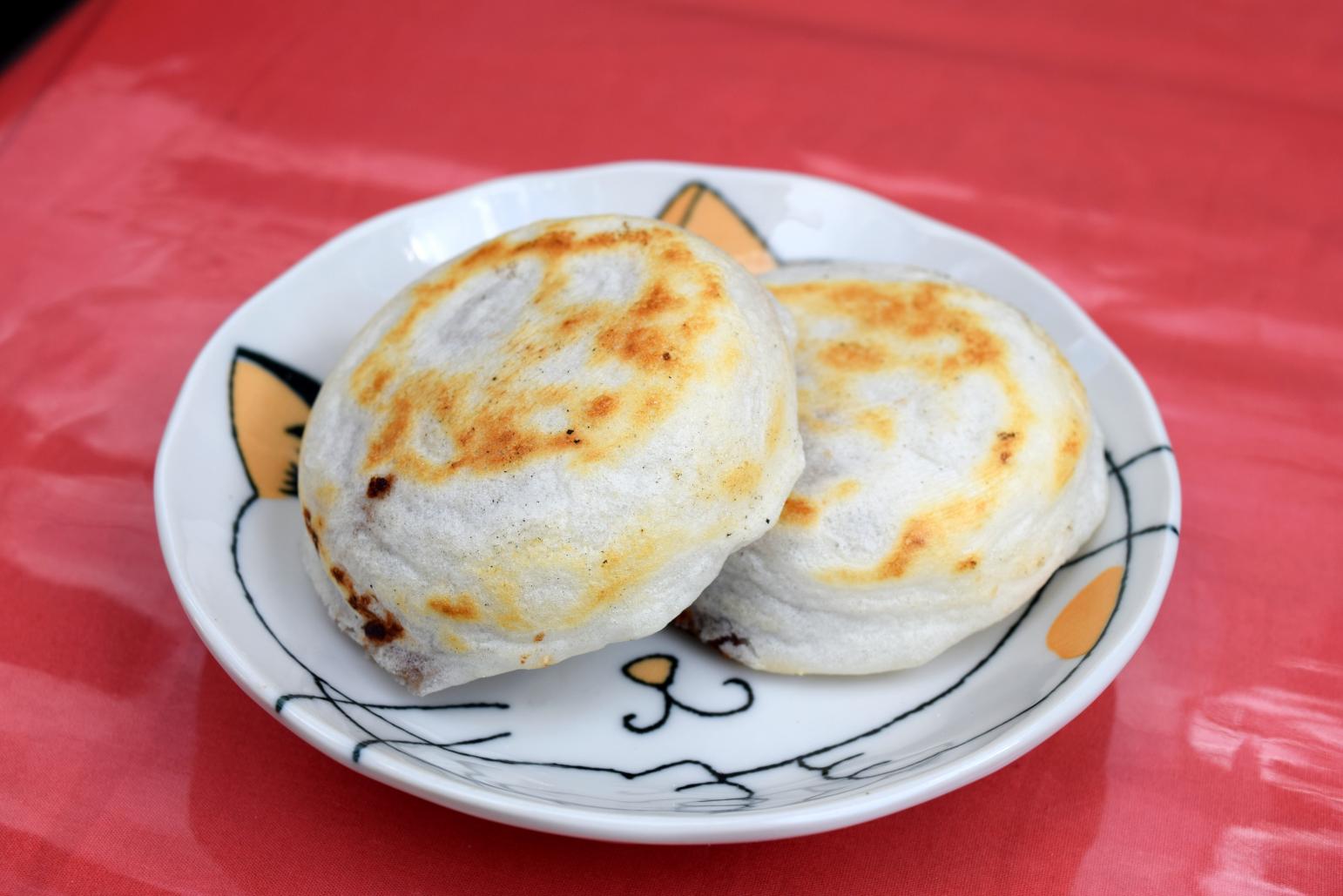 参拝後は名物「やきもち」でひと休み-1