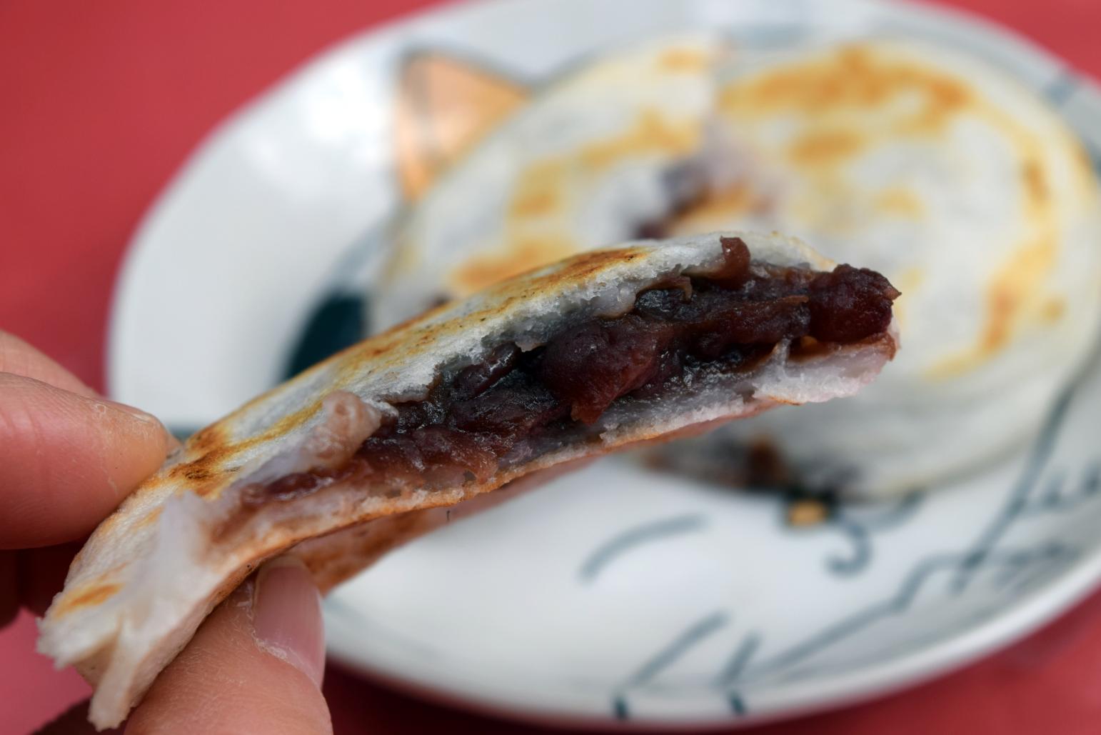 参拝後は名物「やきもち」でひと休み-2