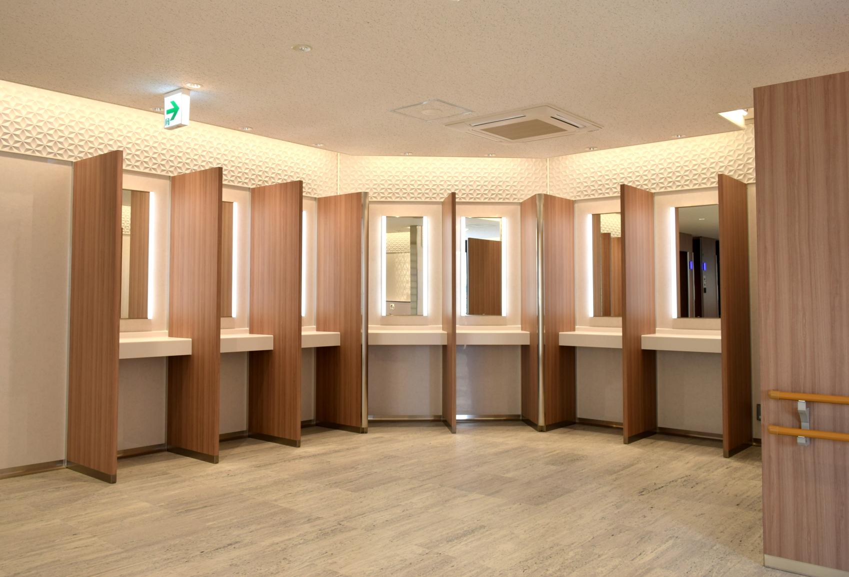 明るく清潔、みんなに優しい快適なトイレ-1