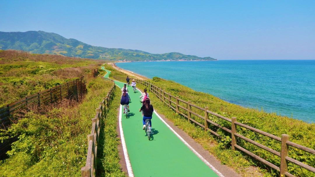 海辺のサイクリングで波の音を一人占め！岡垣町サイクリングロード