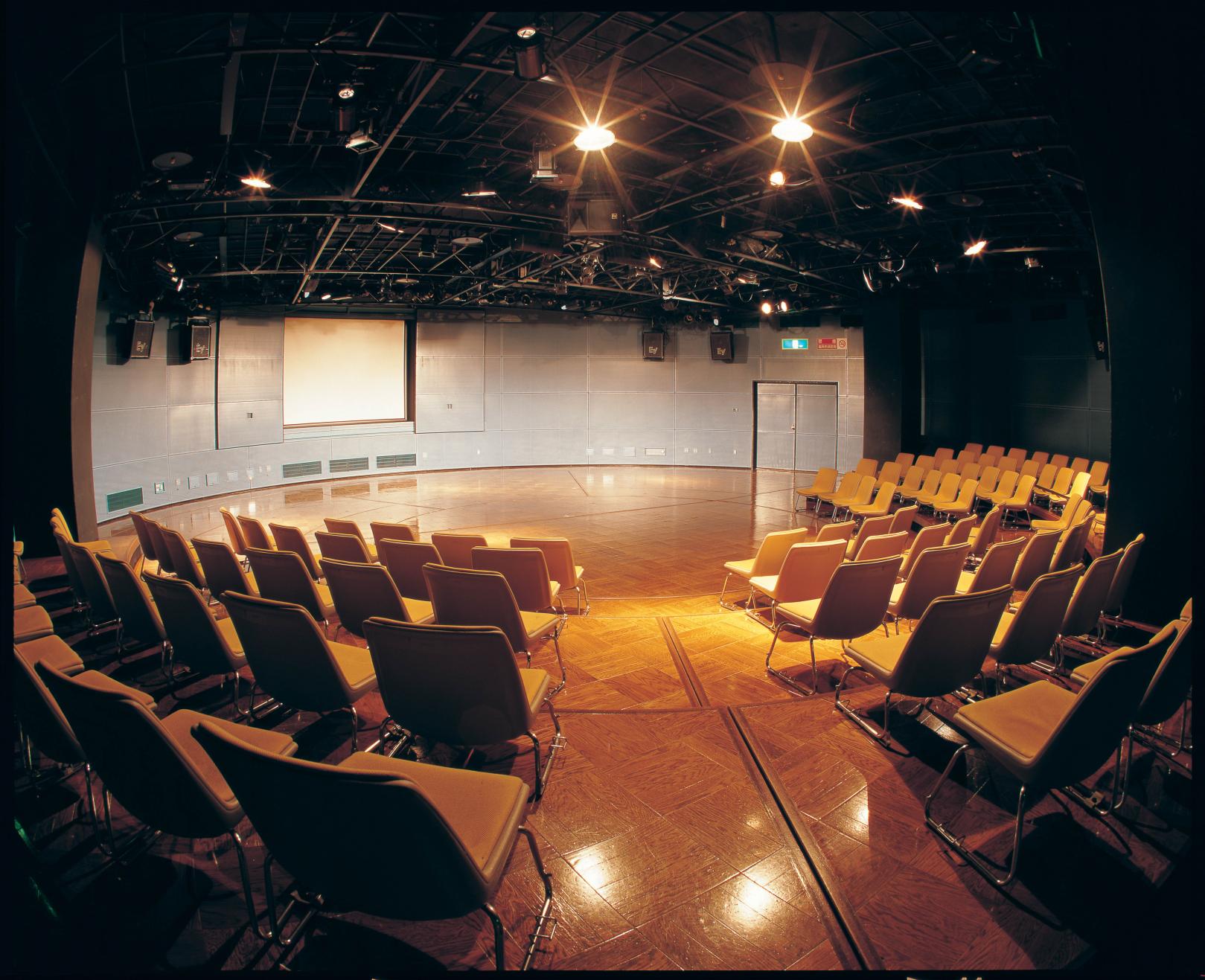円形ホール-1