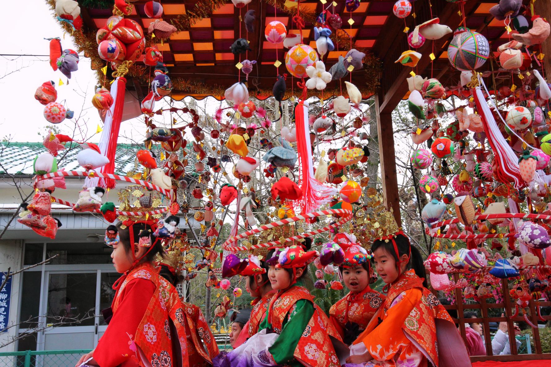 おひな様始祭・行列-1