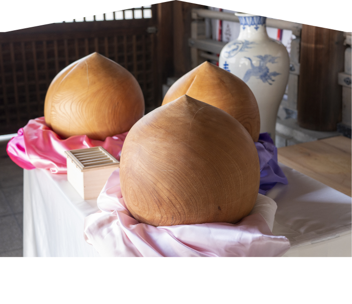 桃子の木彫り-3