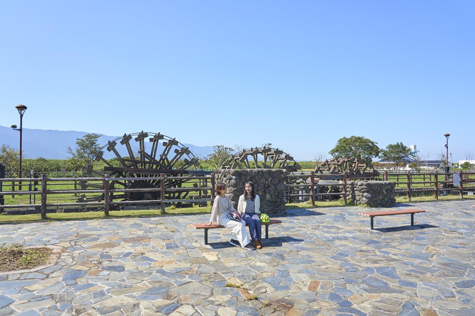 산렌수이샤노 사또 ((산렌수이샤=삼연수차 / 세 개의 물레방아가 연결되어 있는 기구)의 고향 아사쿠라)