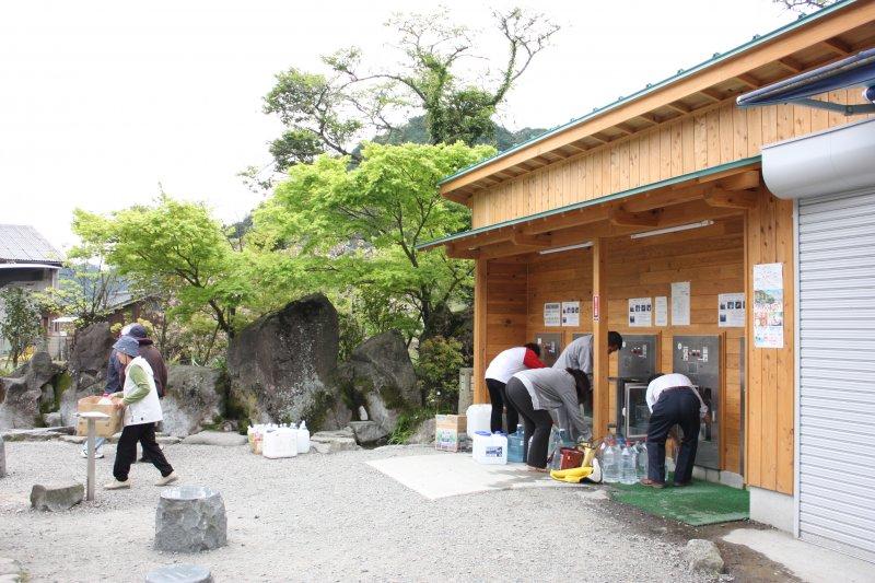 岩屋泉水