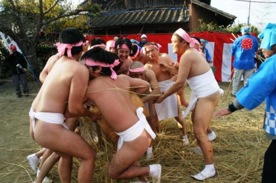 Enza Mochitsuki (Rice Pounding in a Circle)-2