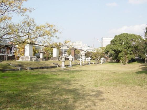 Kuroda Clan Graveyard: Feudal Lords of Fukuoka-1