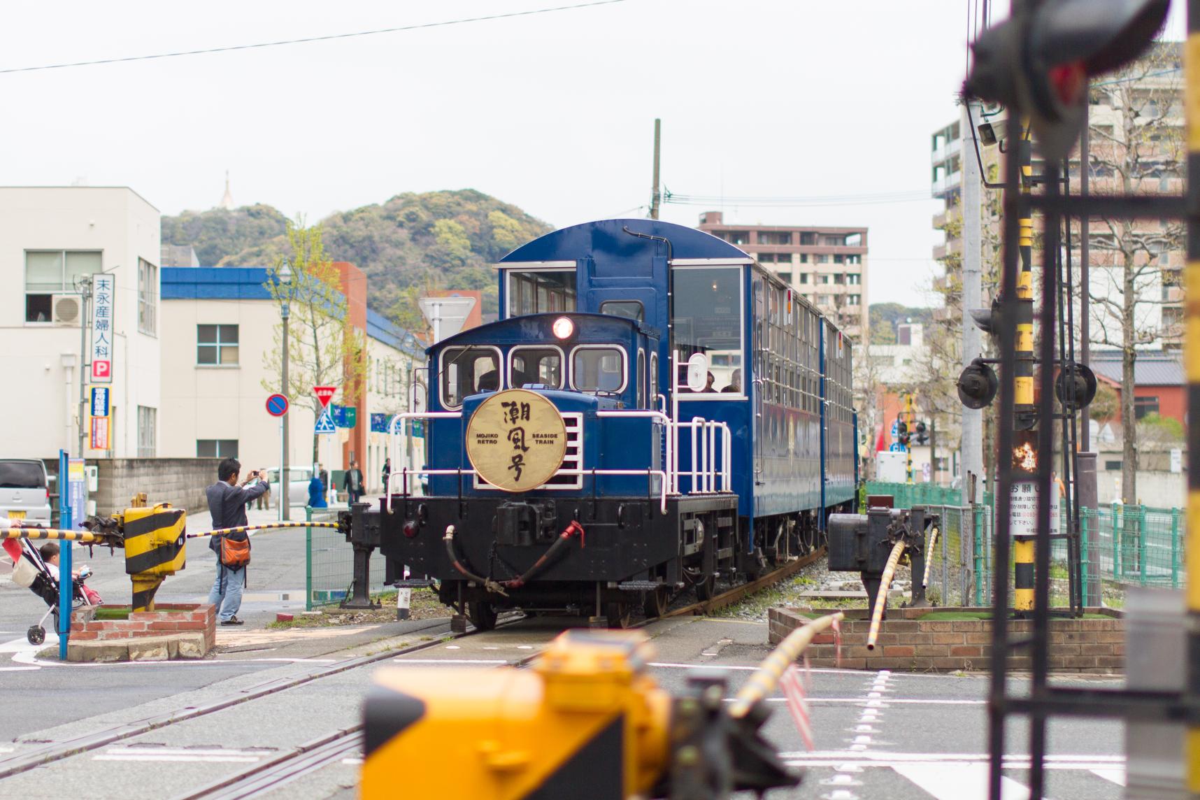 Mojiko Port Retro sightseeing train “Shiokaze-go” - Kitakyushu Bank Retro Line-4