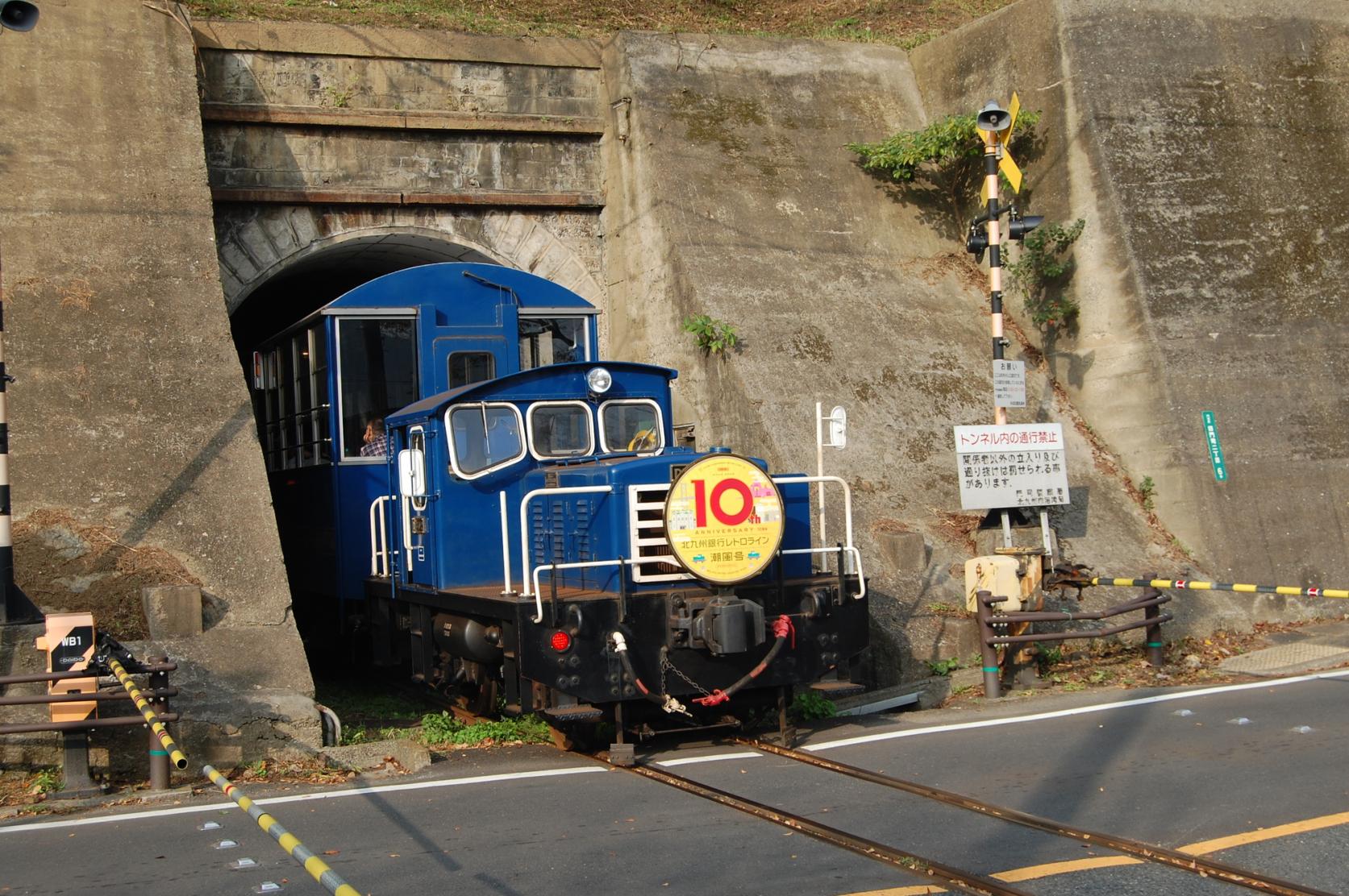 门司港复古观光列车"潮风号"~北九州银行复古线~-6