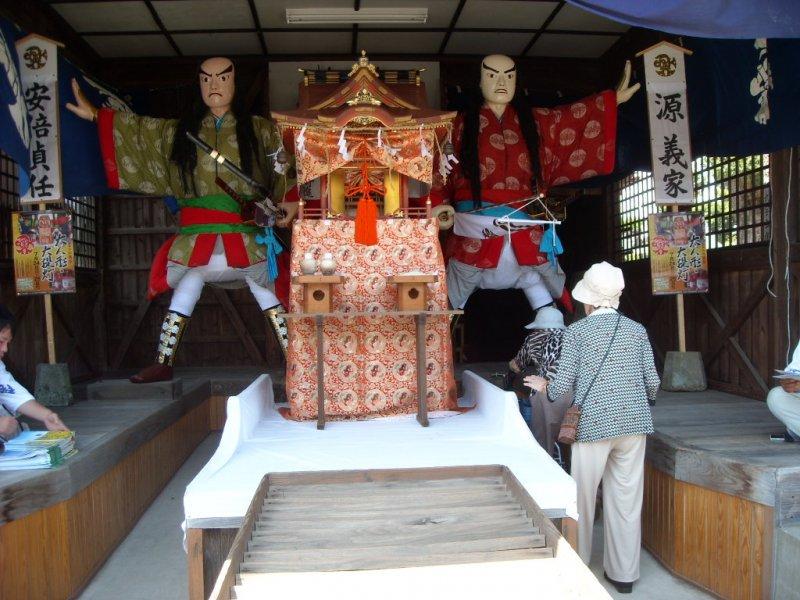 大人形と大提灯（八坂神社）-1