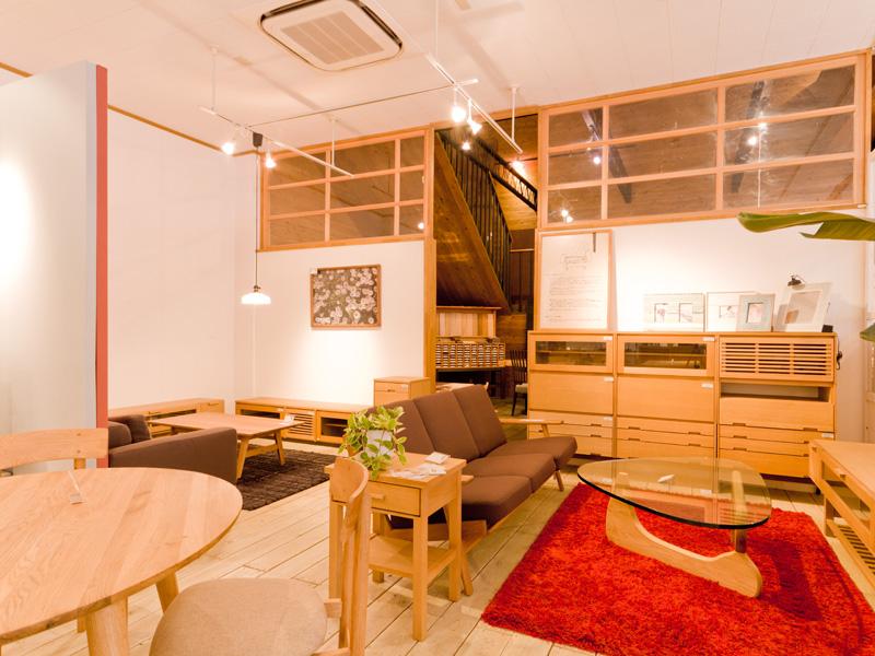 関家具　CRASHGATE福岡大川店＆BACKYARD COFFEE