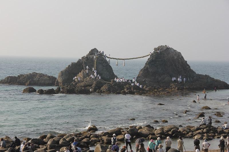 夫婦岩 大注連縄掛祭-2