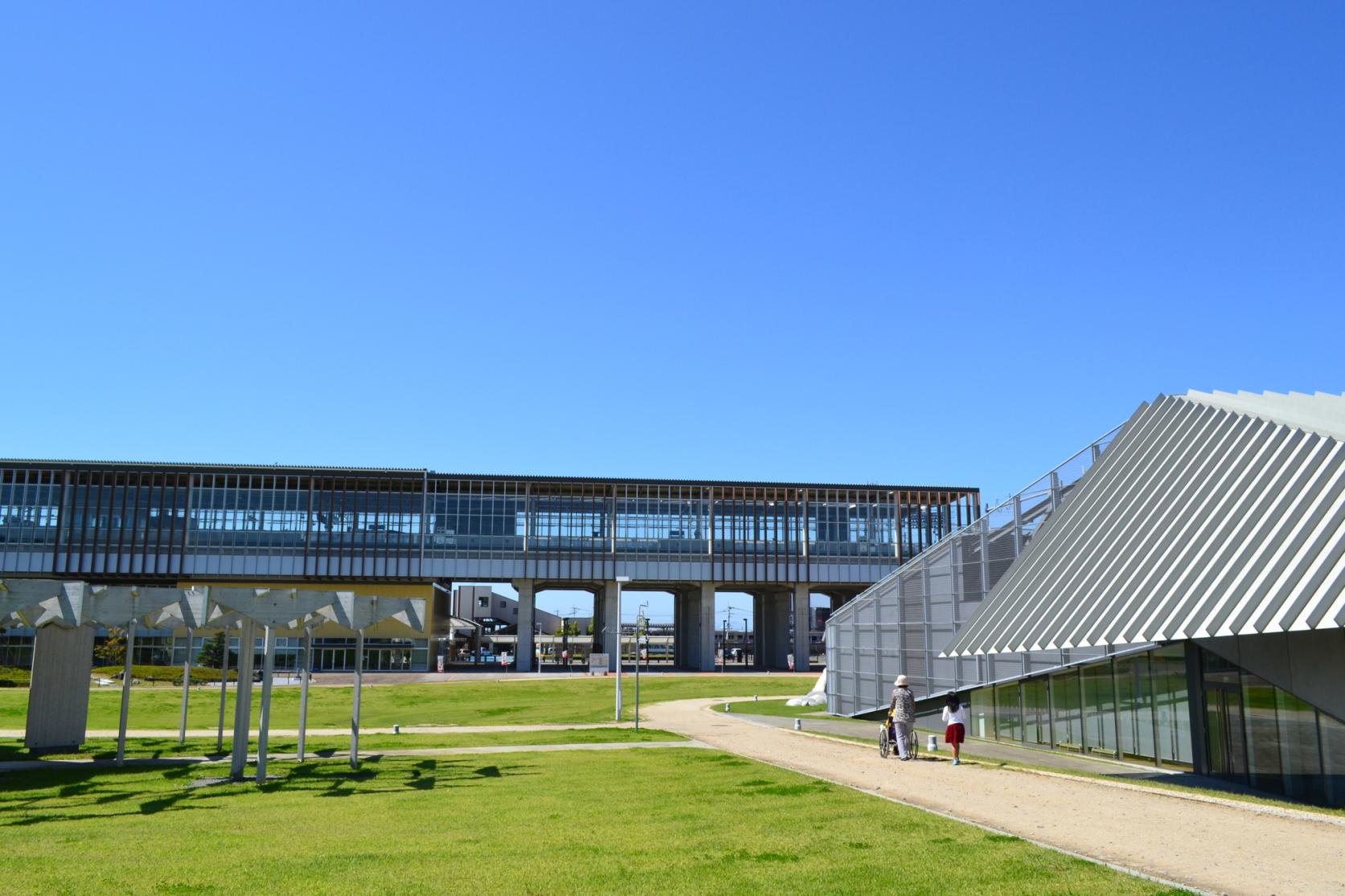 Kyushu Geibunkan (Chikugo Wide-Area Park Art and Culture Exchange Facility)-2