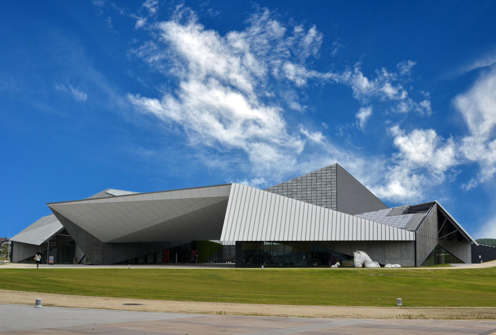 Kyushu Geibunkan (Chikugo Wide-Area Park Art and Culture Exchange Facility)-1