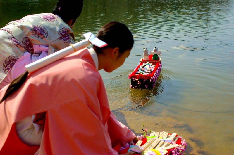 宮地嶽神社　流し雛神事-1