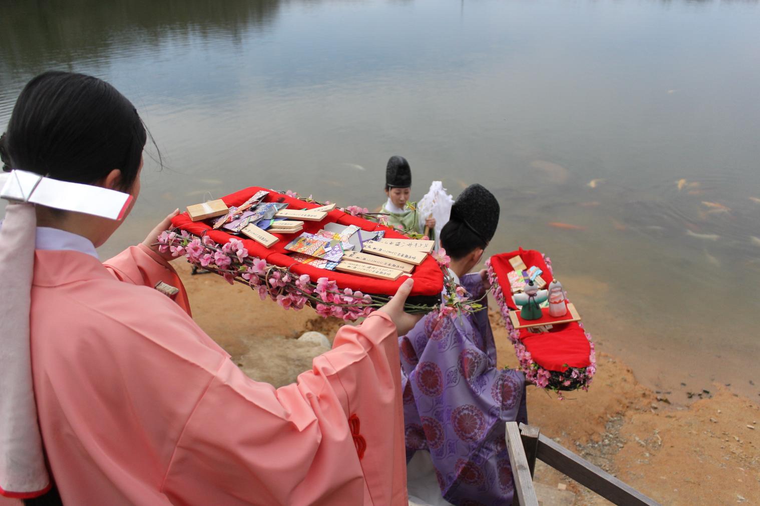 宮地嶽神社　流し雛神事-1