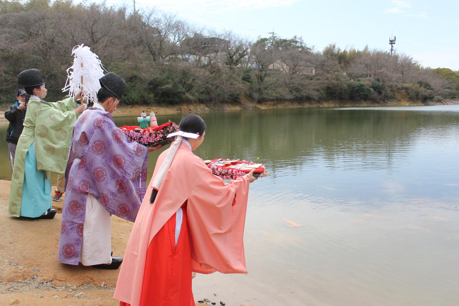 宮地嶽神社　流し雛神事-2