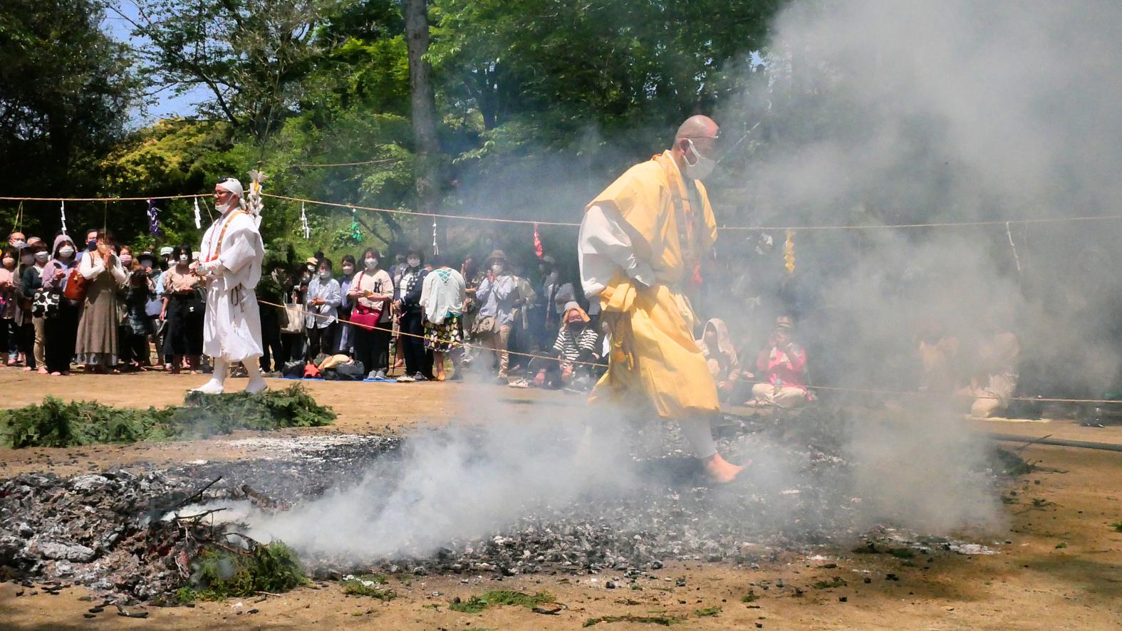 【鎮国寺】火渡り柴灯大護摩供-1