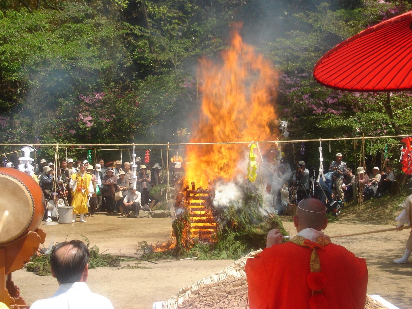 【鎮国寺】火渡り柴灯大護摩供-1
