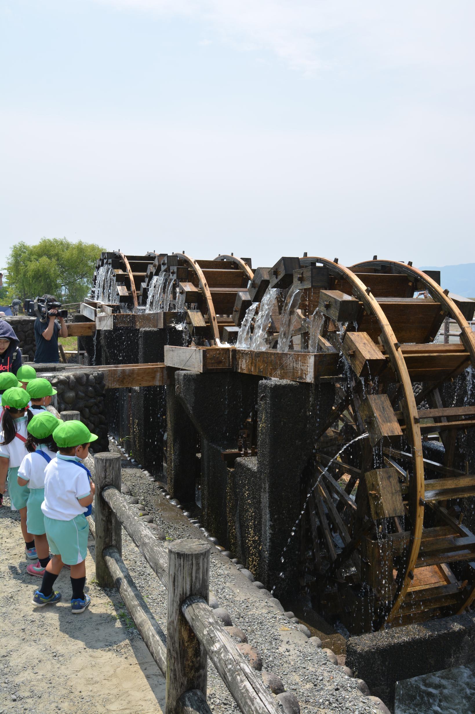 朝倉の三連水車の稼働-3