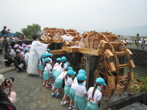 朝倉の三連水車の稼働（山田堰通水式）-2