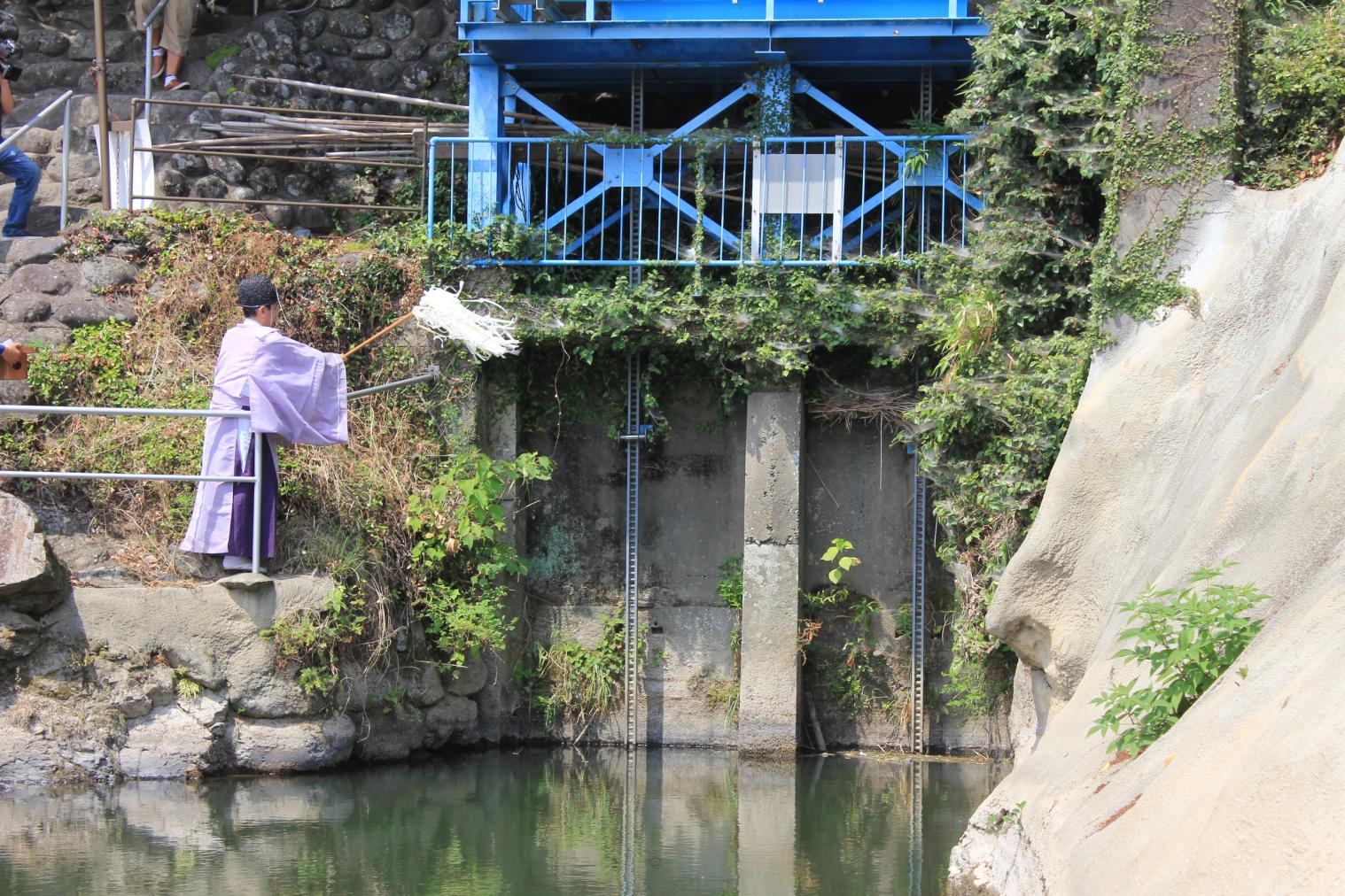 朝倉の三連水車の稼働（山田堰通水式）-1
