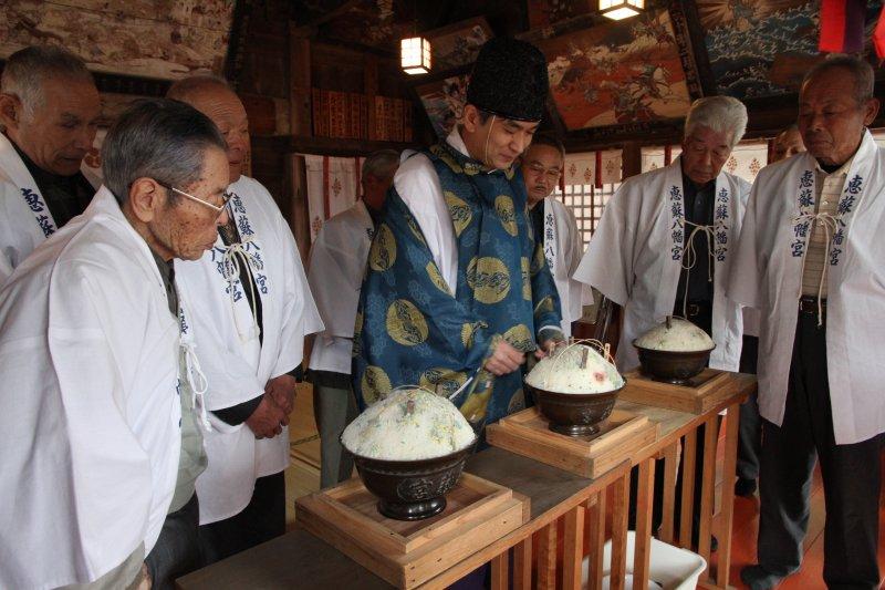 恵蘇八幡宮　粥だめし祭（粥占い）-1