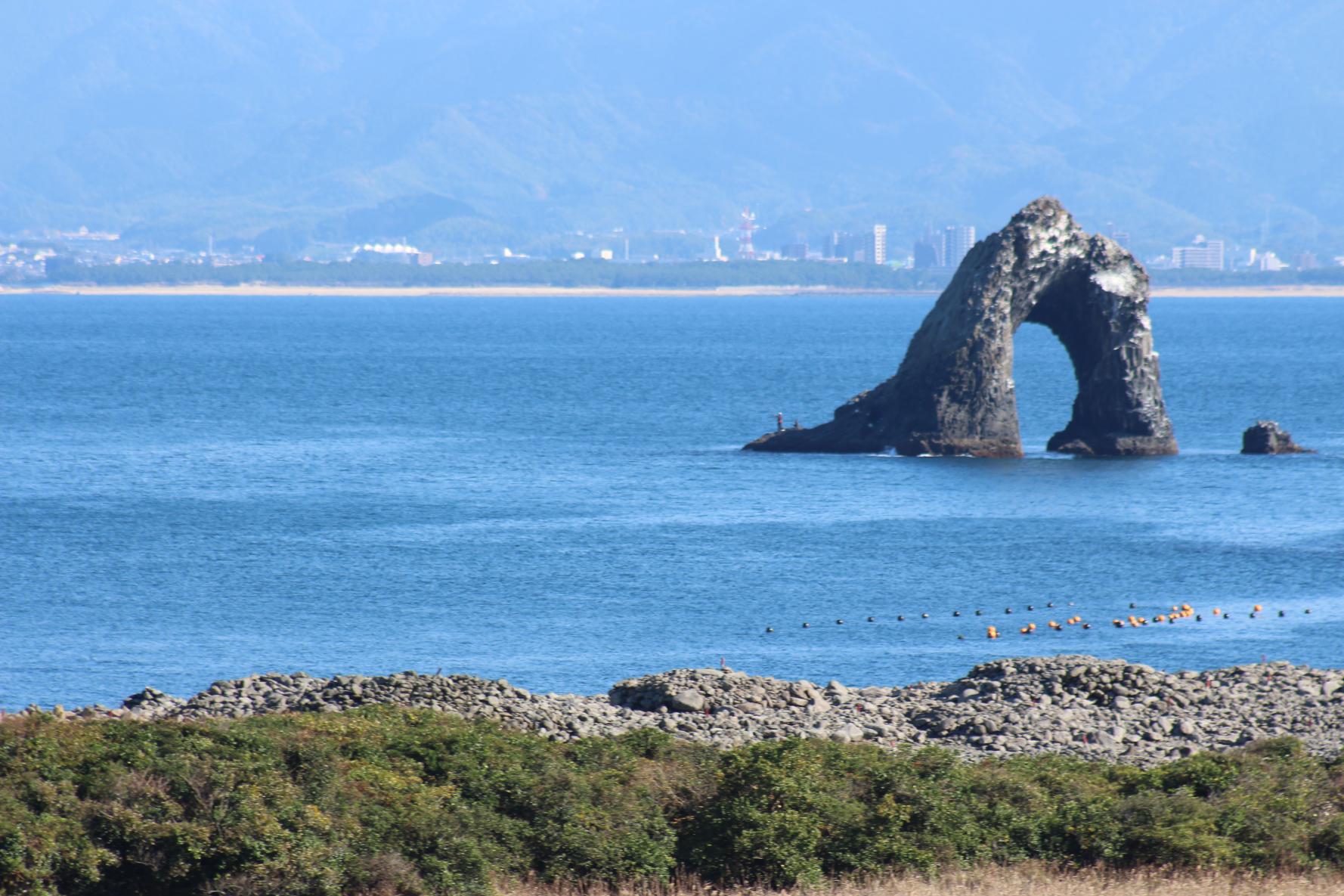 鼻栗瀬（めがね岩）-1