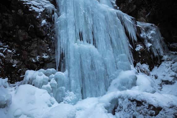 The Great Icicle of Kawaradani (a.k.a. Nanshogataki Waterfall)-8