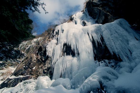 The Great Icicle of Kawaradani (a.k.a. Nanshogataki Waterfall)-1