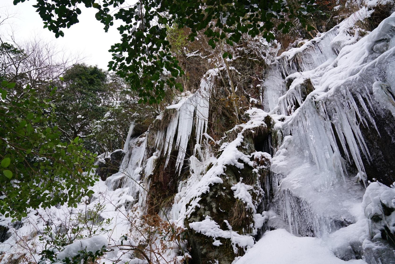 The Great Icicle of Kawaradani (a.k.a. Nanshogataki Waterfall)-6