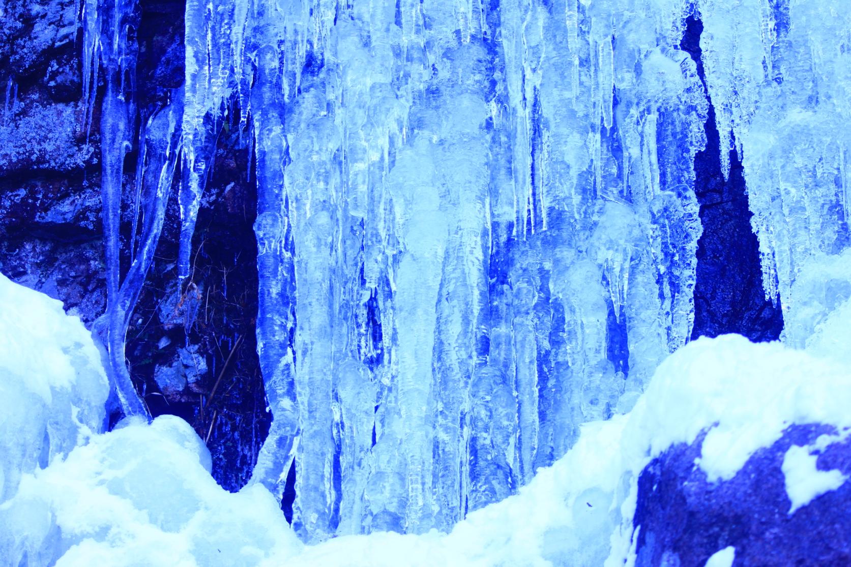 The Great Icicle of Kawaradani (a.k.a. Nanshogataki Waterfall)-5