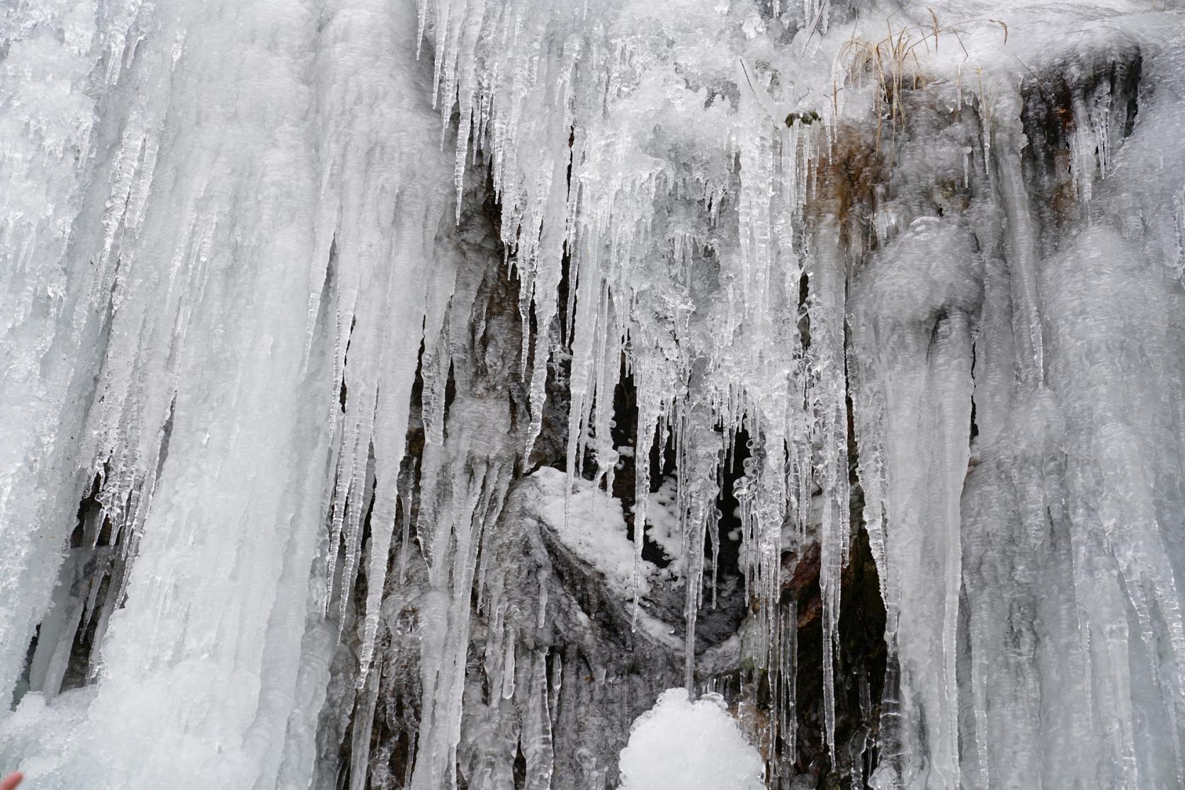 The Great Icicle of Kawaradani (a.k.a. Nanshogataki Waterfall)-2