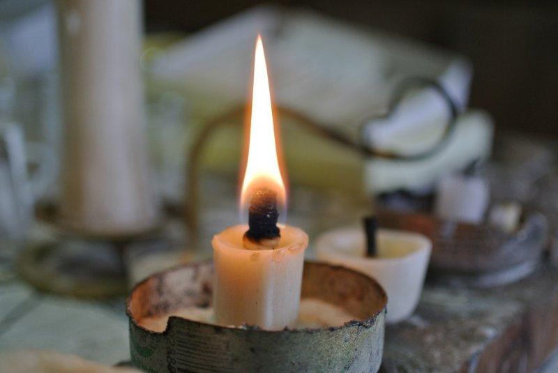 Natural incense woven with cedar and laurel, powdered incense