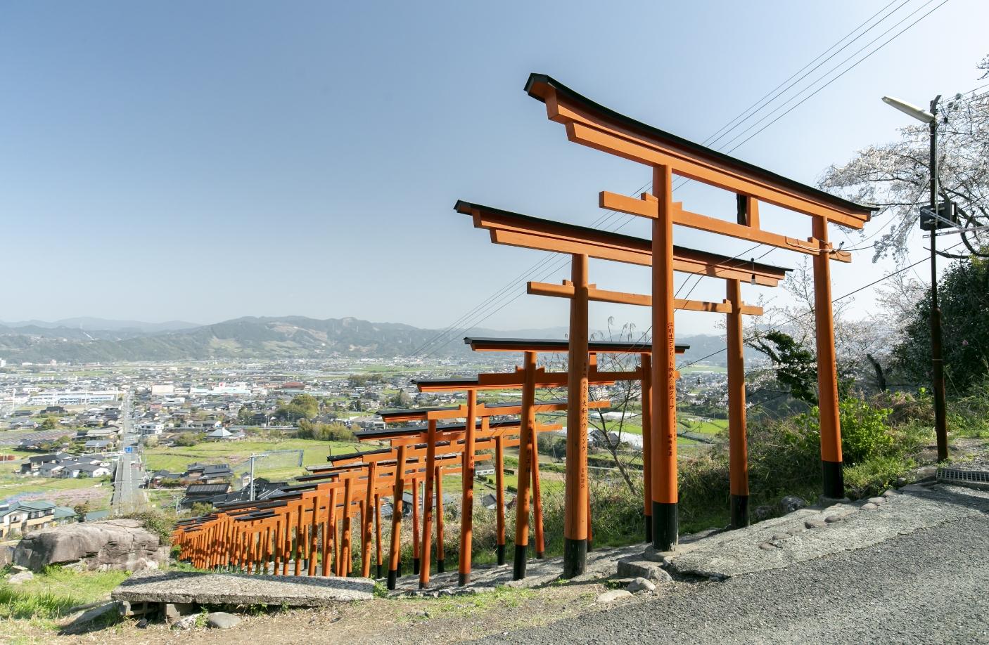 The extending torii gate and amazing view are something to see at Ukiha Inari Shrine-2