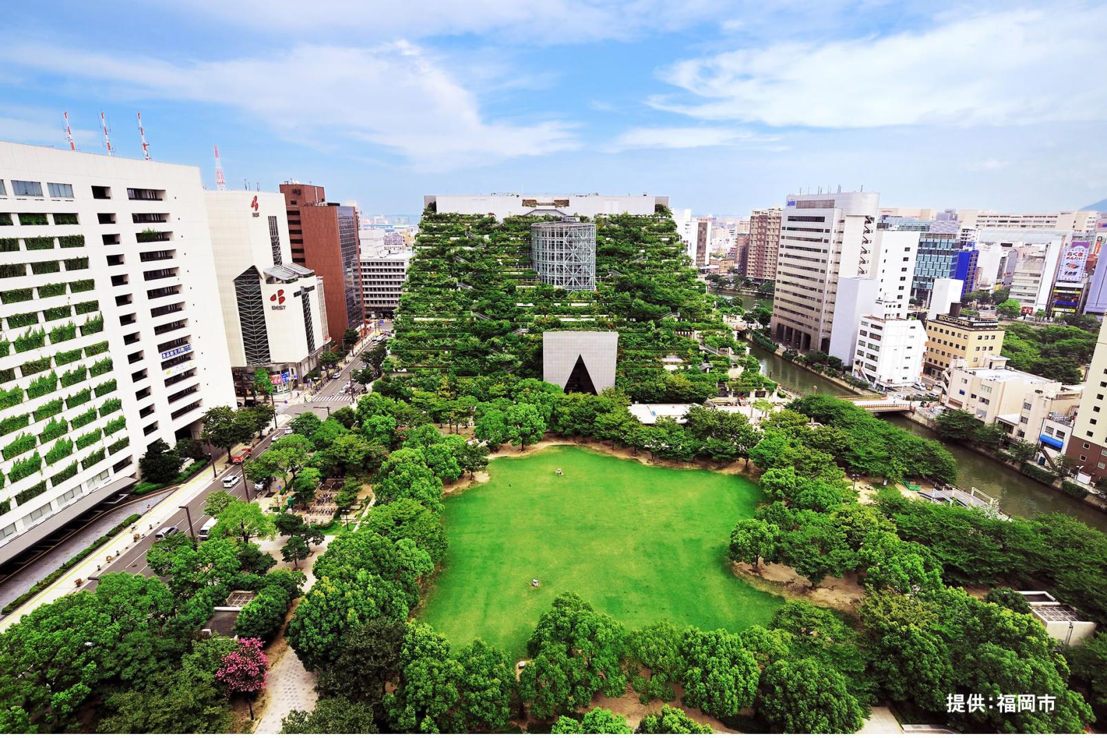 都市綠洲“ACROS山”