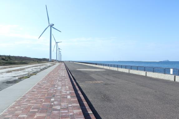 響灘風力発電所の巨大風車-1